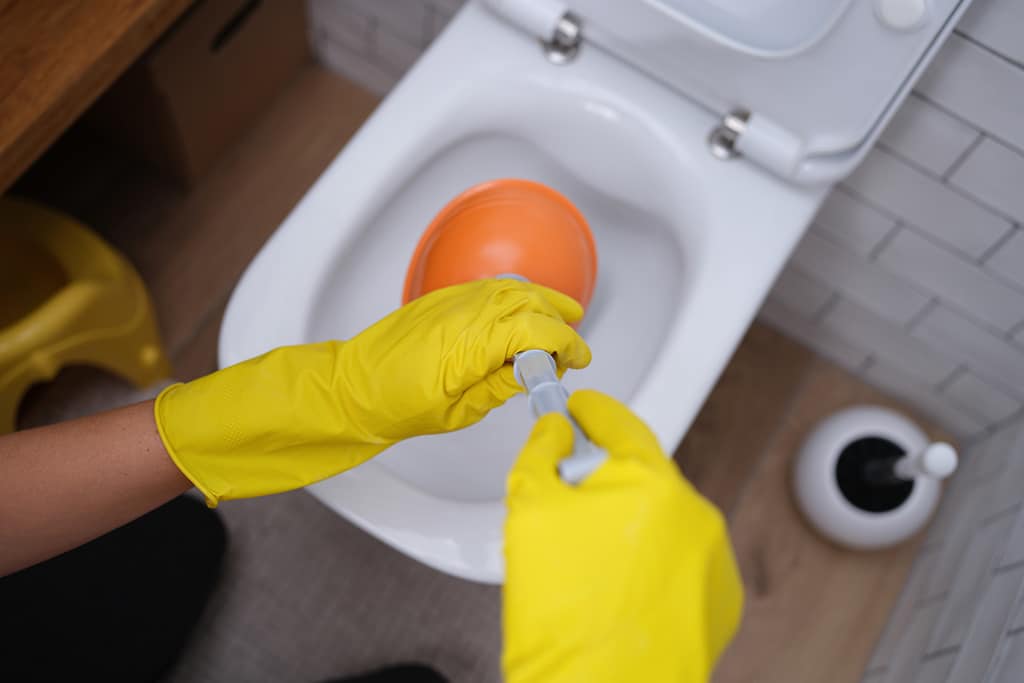 Signs That You Need To Call A Plumber Urgently | Denton, TX