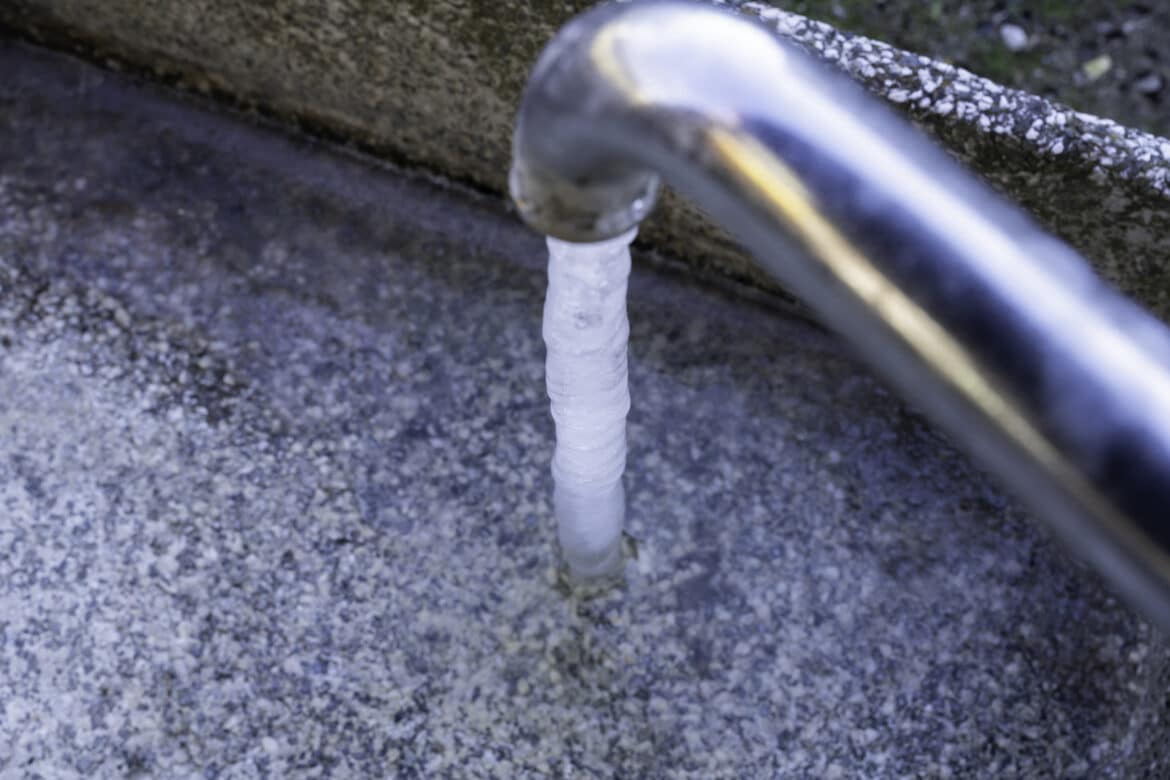 Cold Weather Plumbing Tips for Outdoor Kitchens 