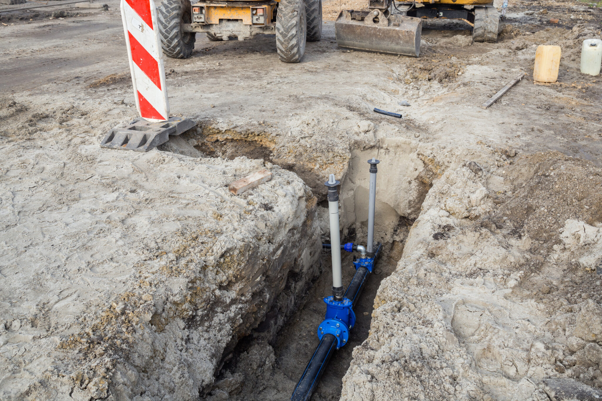 Trenchless water main replacement methods.