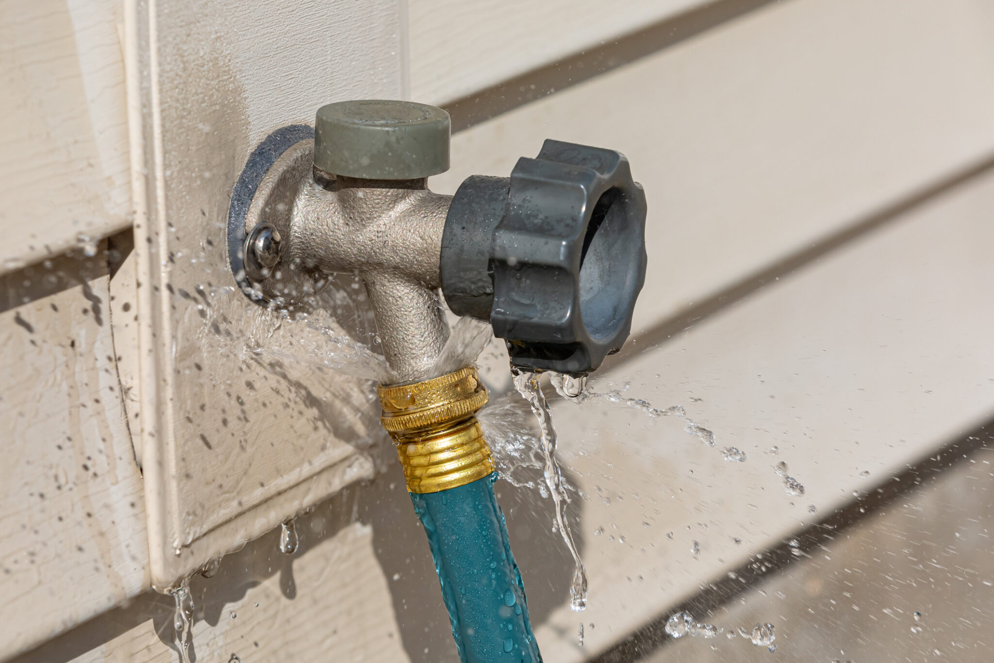 Water leak requiring hose bib replacement in Carrollton, TX.