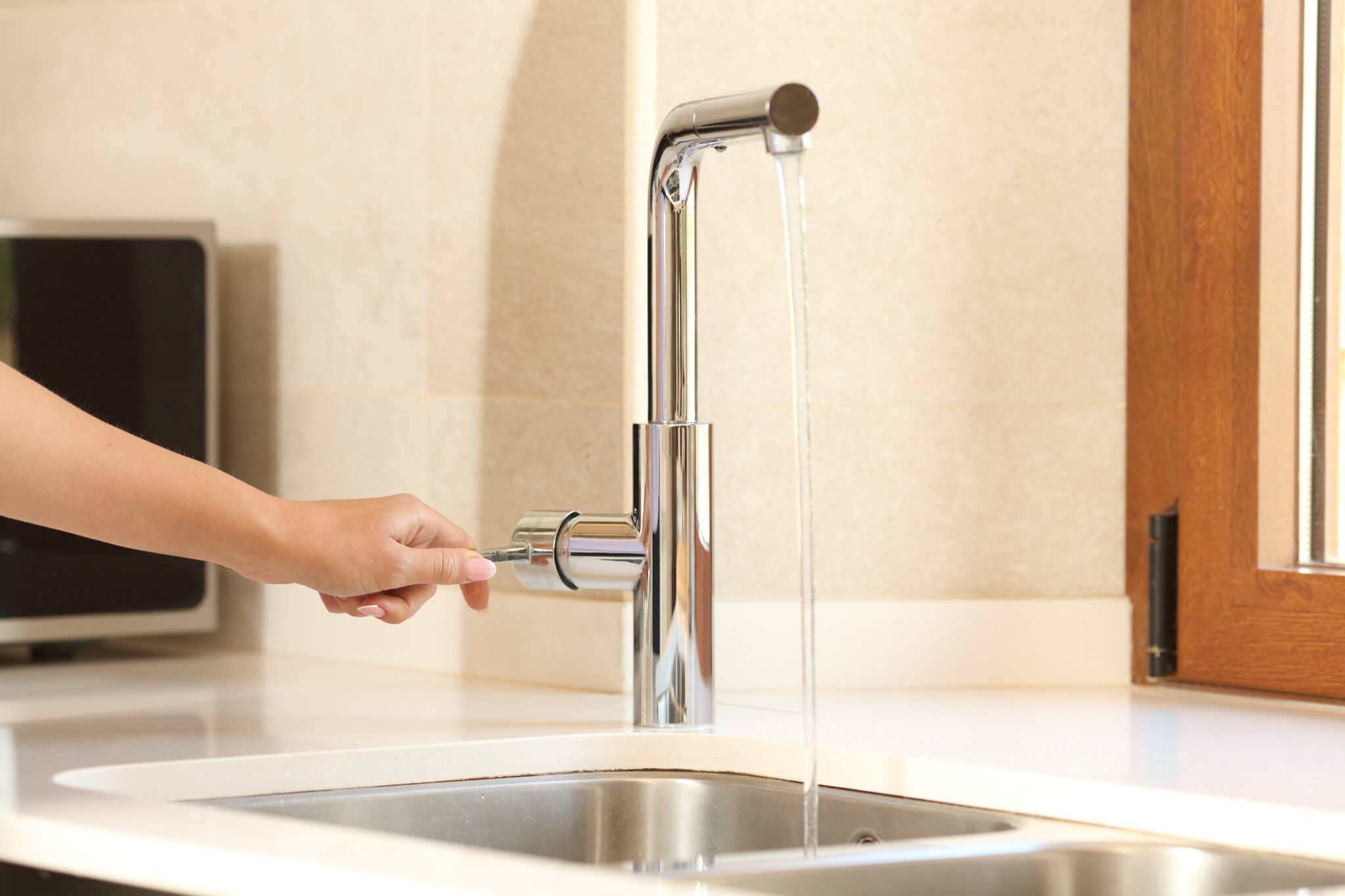 How WaterSense faucet aerators reduce household water use