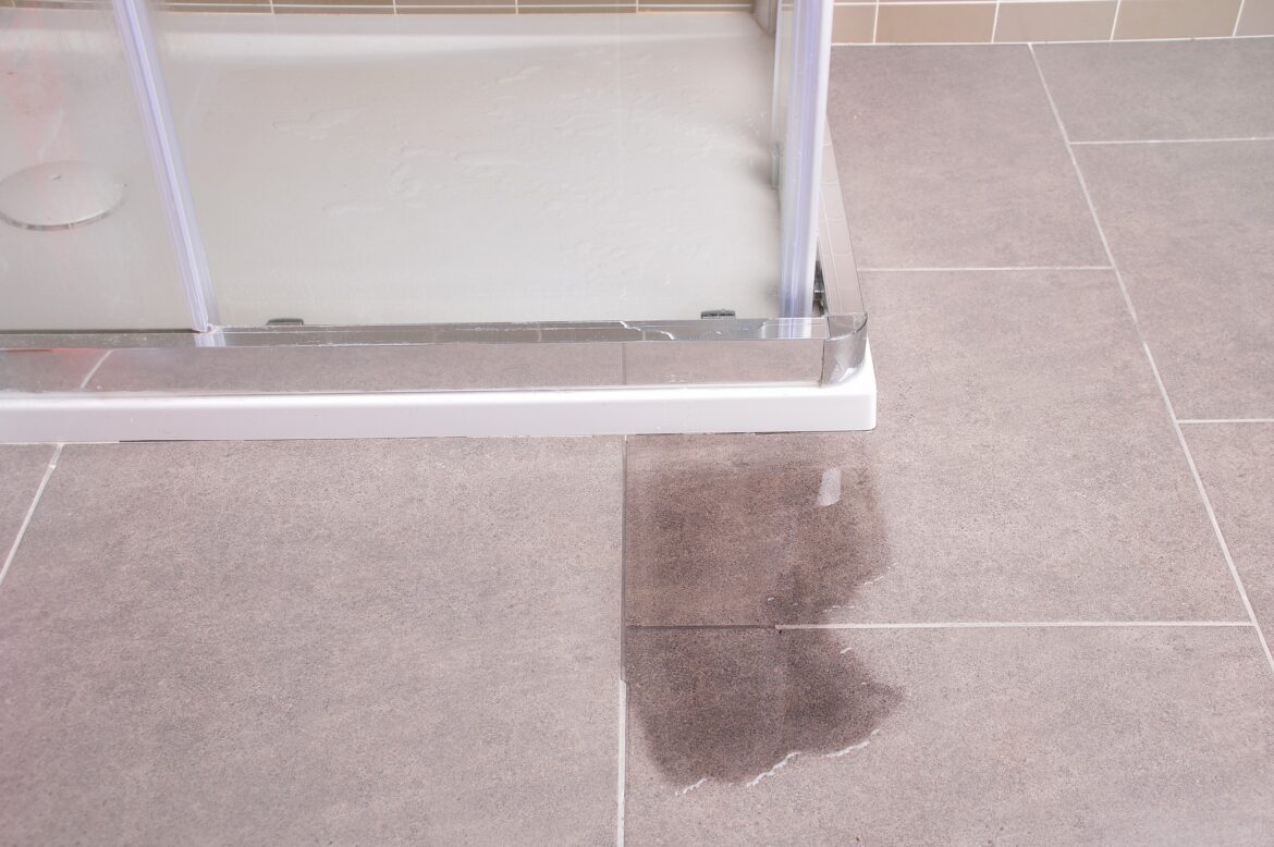 Shower Pan Leak Signs Frisco Homeowners Should Watch